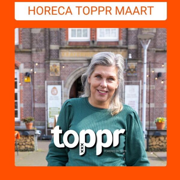 TOPPR van de maand maart 2024: Lonneke Otten-Aalbers werkzaam bij Horecalegioen staande voor restaurant In de Kazerne