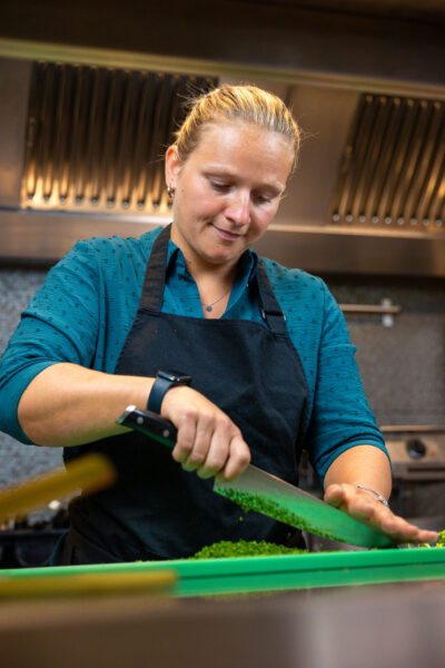 Jamie van Dillen onze TOPPR van juli in de keuken van Restaurant SOMM Bistro à Vin