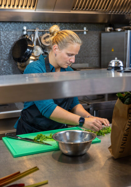 Jamie van Dillen onze TOPPR van juli in de keuken van Restaurant SOMM Bistro à Vin