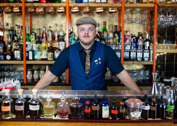 TOPPR van de maand augustus, Simon Daniël, bartender bij het Utrechtse Mr. Finch. 