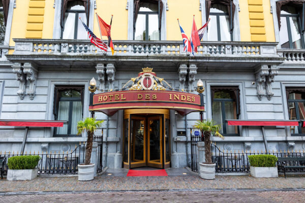 Ingang Hotel Des Indes in Den Haag